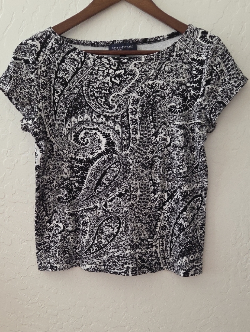 Jones New York Signature Black and White Paisley Crew Neck Top